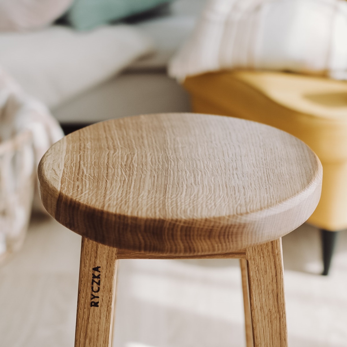 Taboret drewniany dębowy ręcznie robiony, okrągły